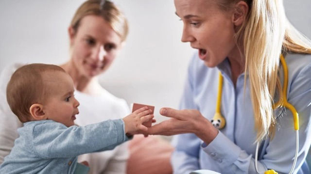 baby-with-mum-and-nurse